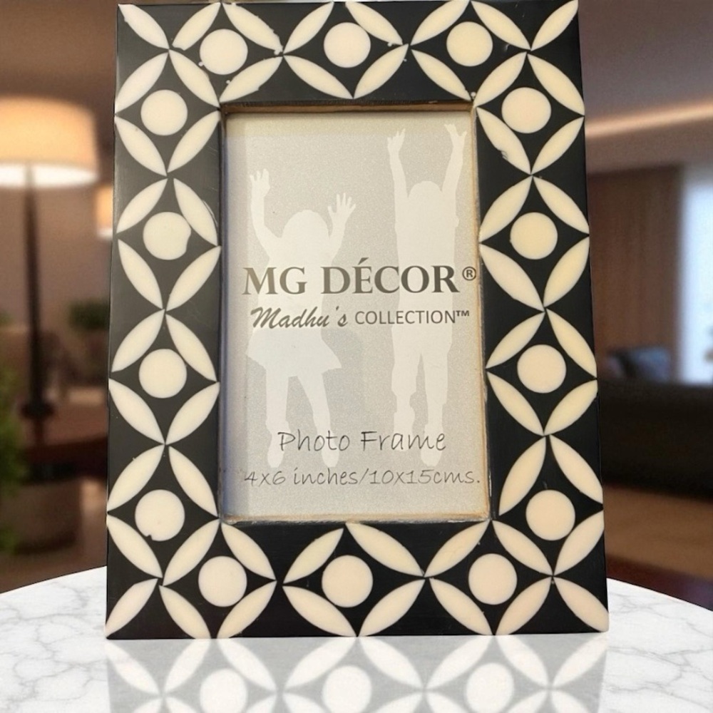 MG Decor Black and White Patterned Photo Frame 4”x6” - Picture 4 of 8